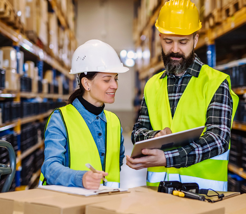 OPUS Logistic Mitarbeiter im Lager